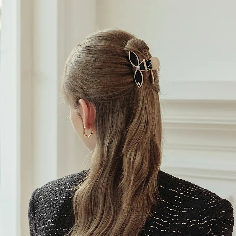 Claire Medium Hair Claw