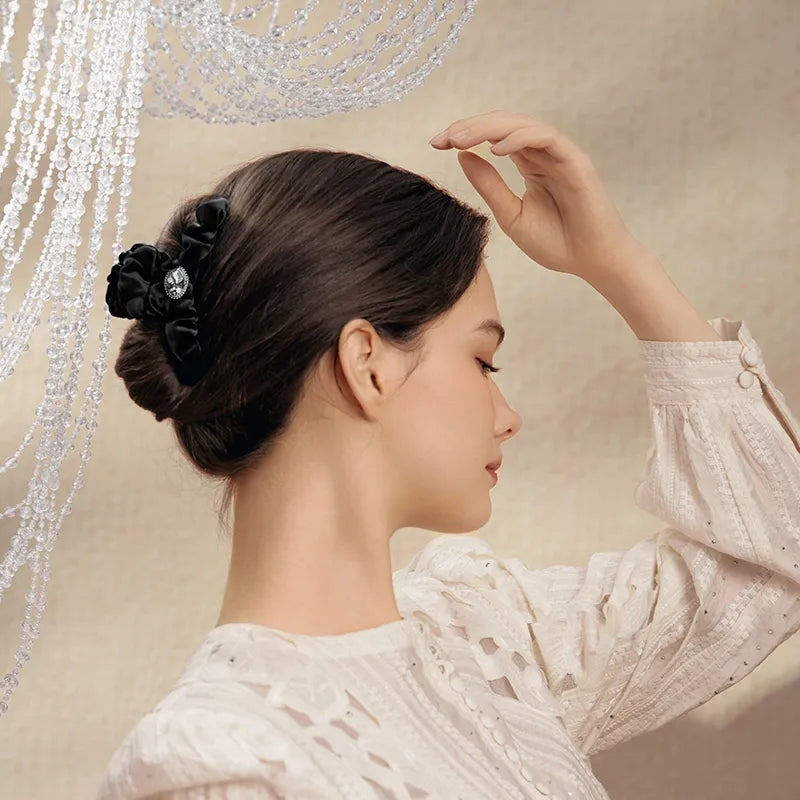 Joanne Velvet XL Hair Claw - EVITA PERONI OFFICIAL