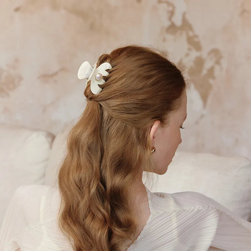 Alexandra Pearl Medium Hair Claw