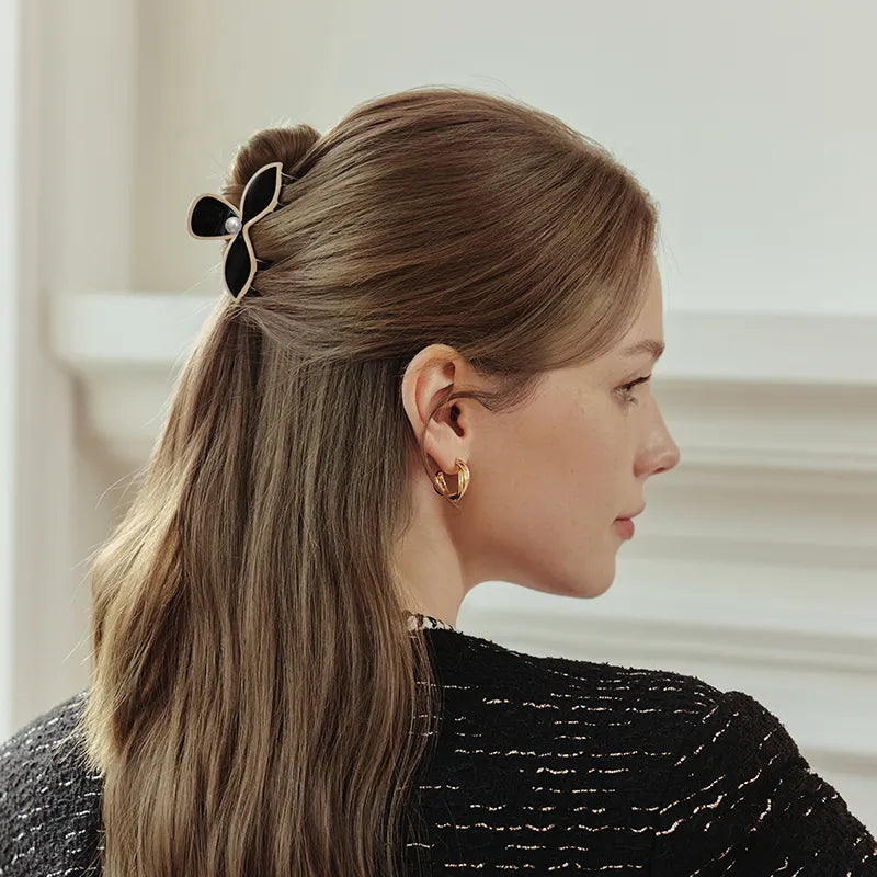 Claire Medium Hair Claw