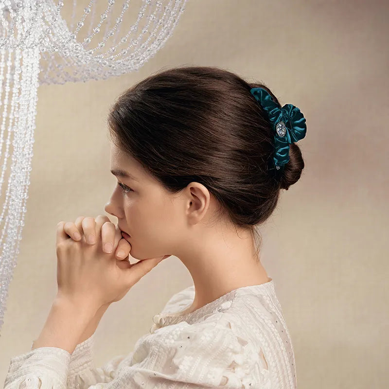 Joanne Velvet XL Hair Claw - EVITA PERONI OFFICIAL