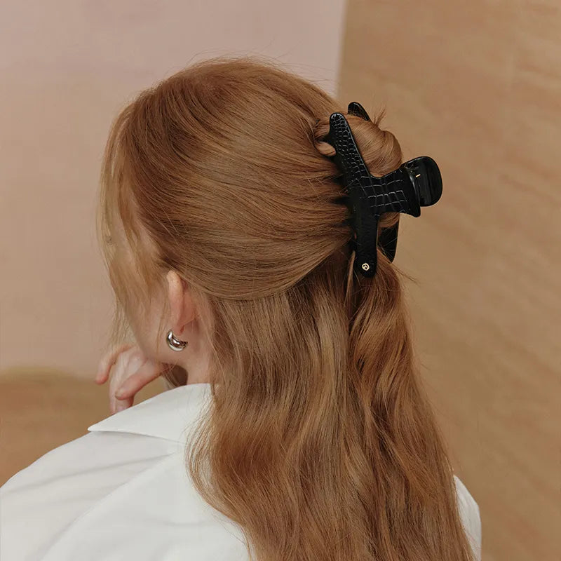 lsolde Crocodile Print Hair Claw - EVITA PERONI OFFICIAL