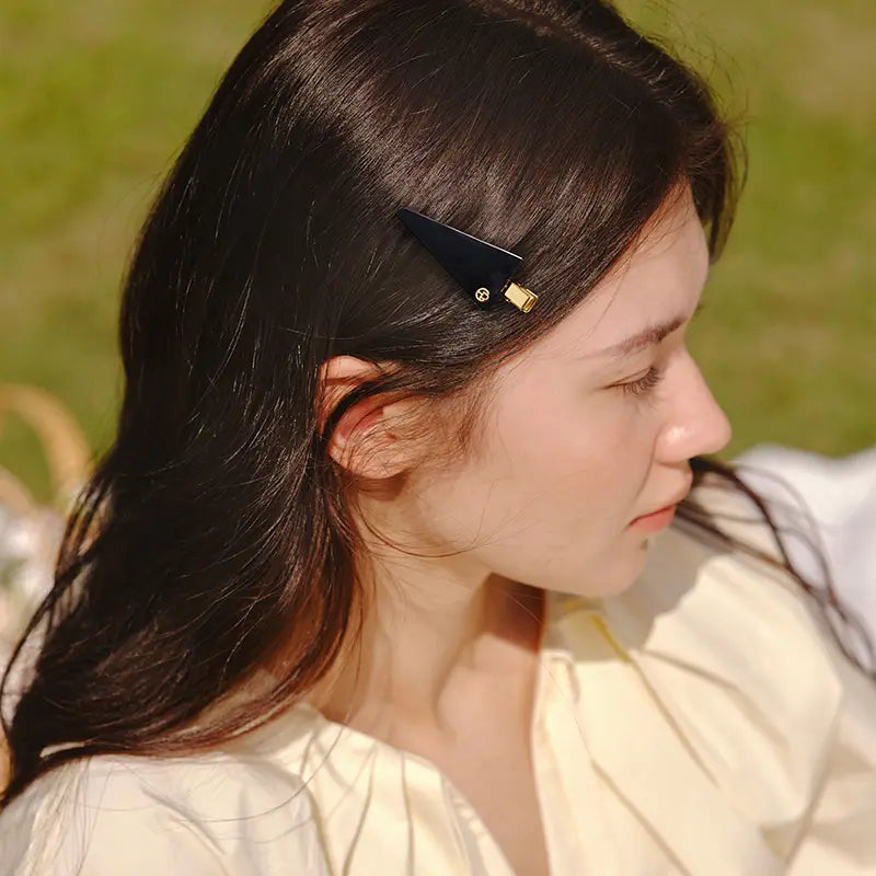 Helen Dopamine Triangular Pelican - EVITA PERONI OFFICIAL