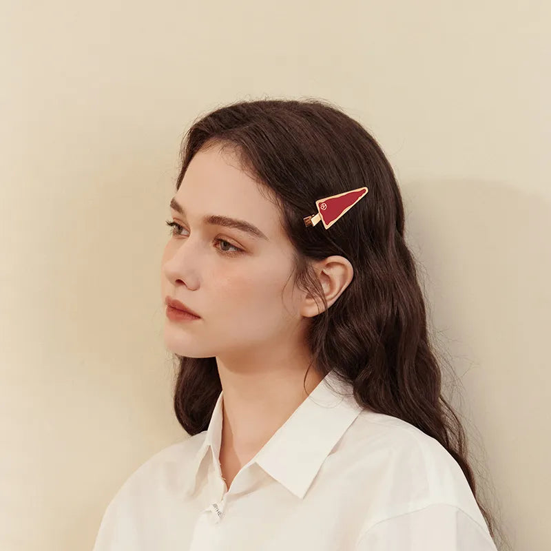 Mora Triangle Pelican Clip