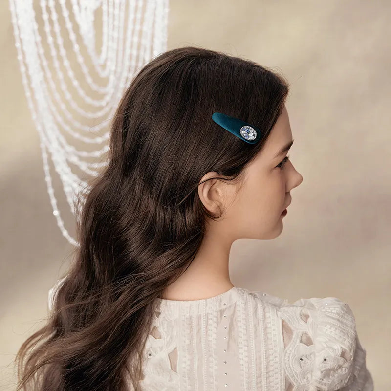 Joanne Velvet Snap Clip