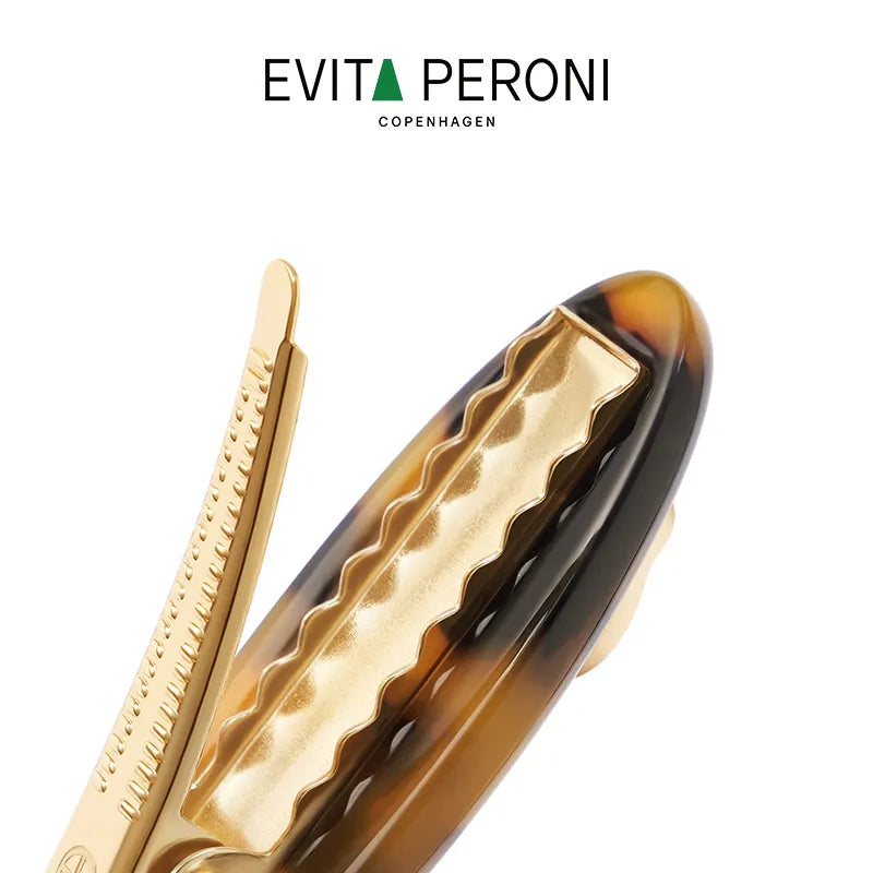 Eliana Classic Waltz Pelican Clip - EVITA PERONI OFFICIAL