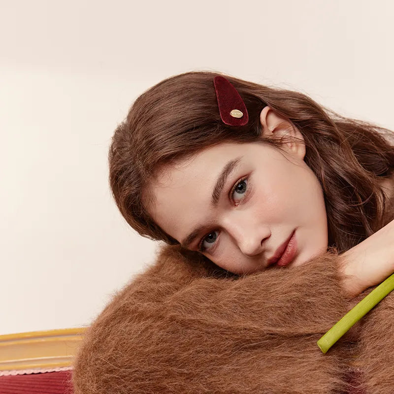 Cassia Velvet Snap Clip