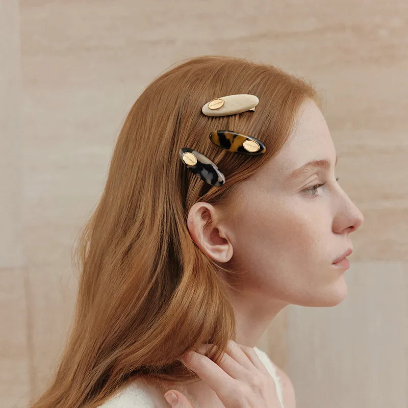 Eliana Classic Waltz Pelican Clip - EVITA PERONI OFFICIAL