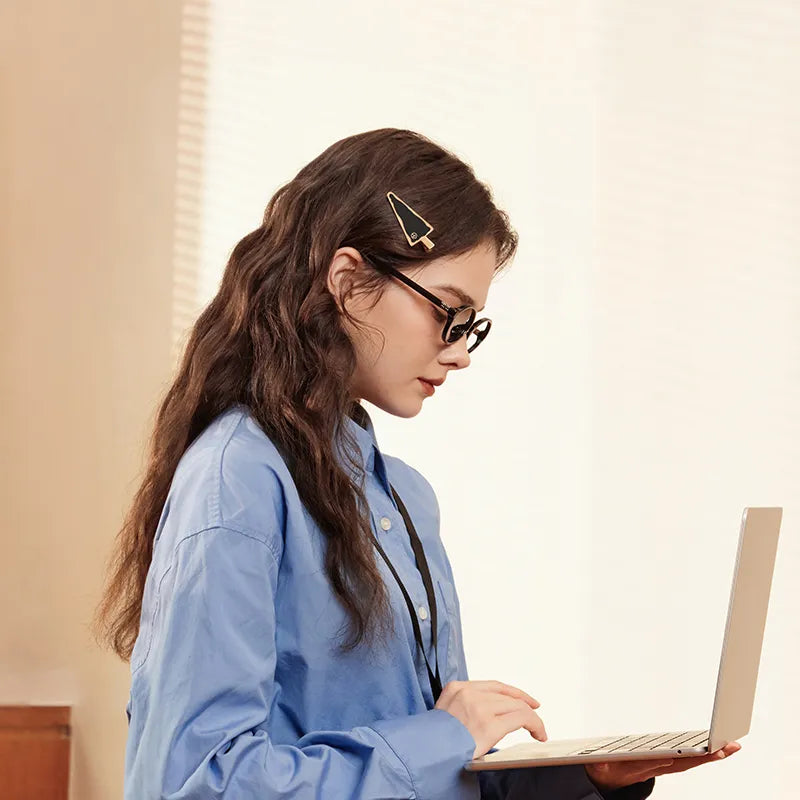 Mora Triangle Pelican Clip