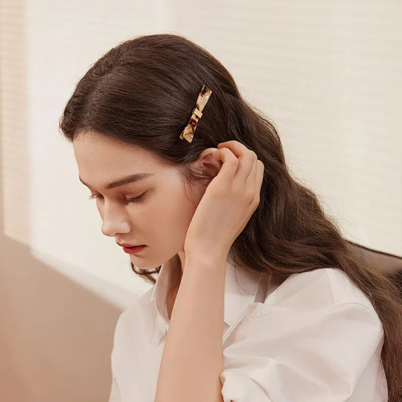 Nicole Bow Style Pelican Hair Clip