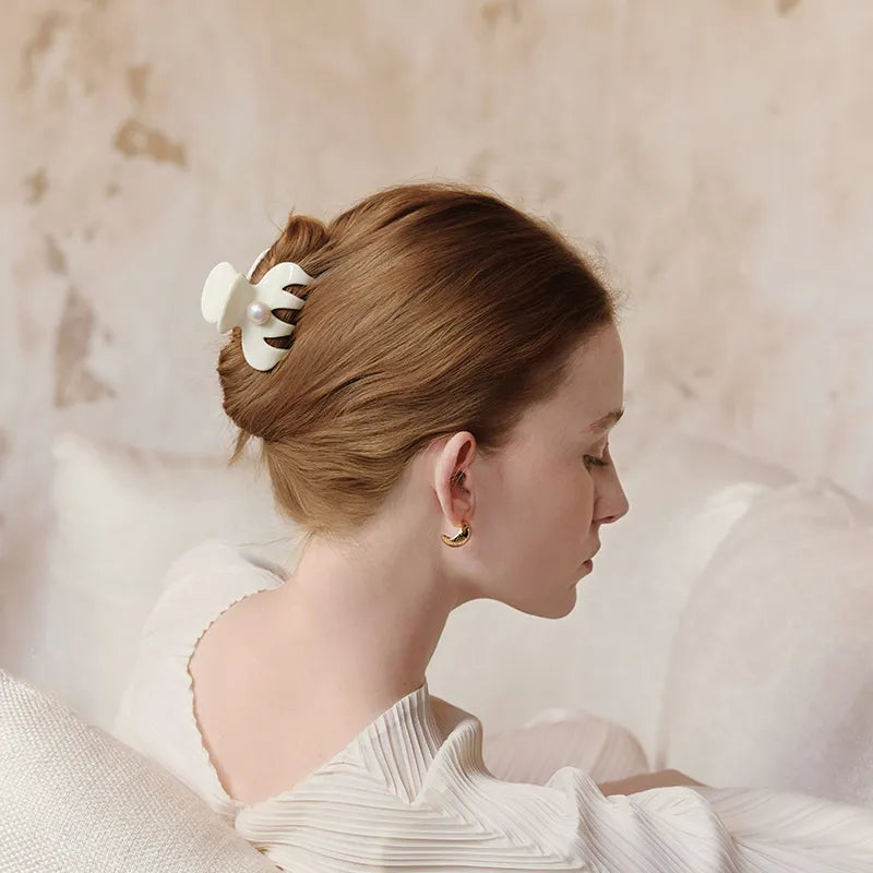 Alexandra Pearl Medium Hair Claw