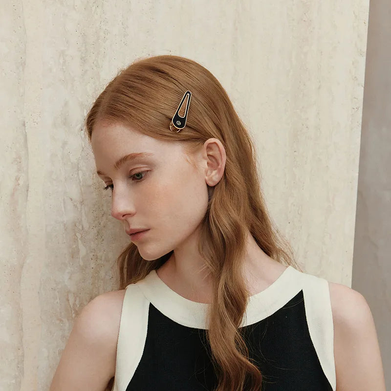 Geometric Poetry-Saskia Pelican Clip - EVITA PERONI OFFICIAL