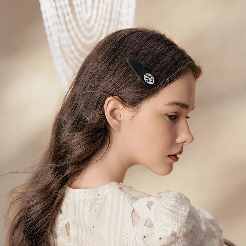 Joanne Velvet Snap Clip