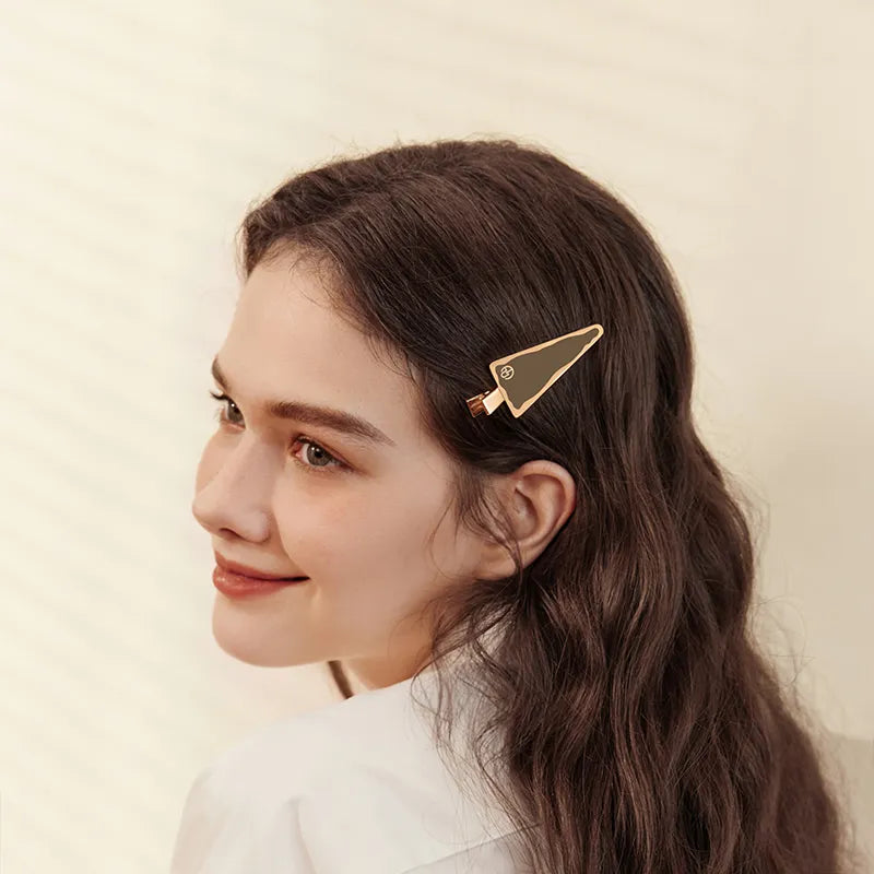 Mora Triangle Pelican Clip