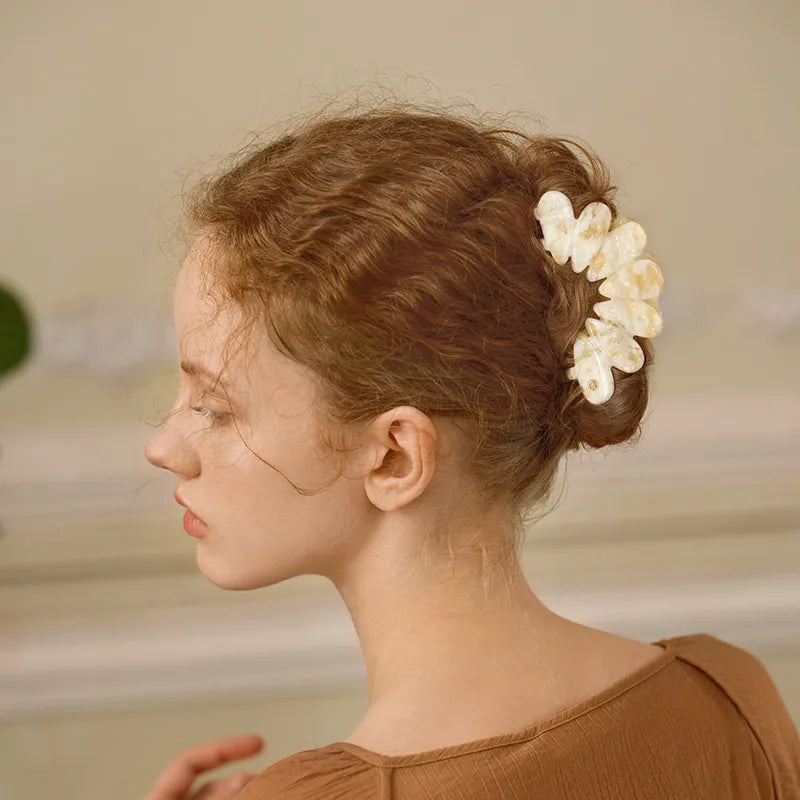 Amy Petal Large Hair Claw