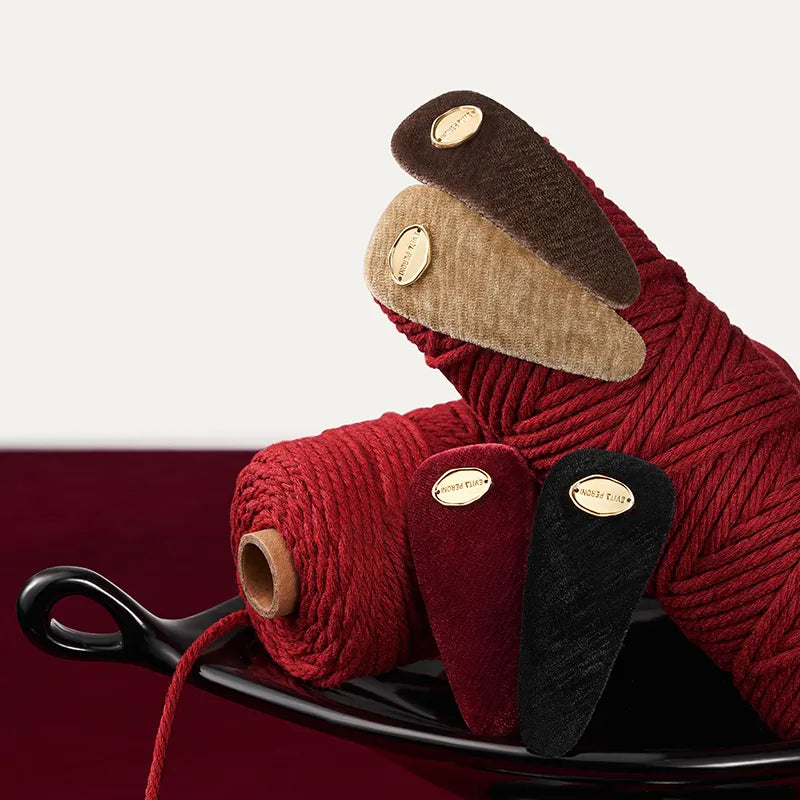 Cassia Velvet Snap Clip