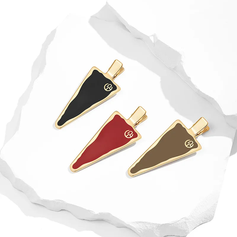 Mora Triangle Pelican Clip