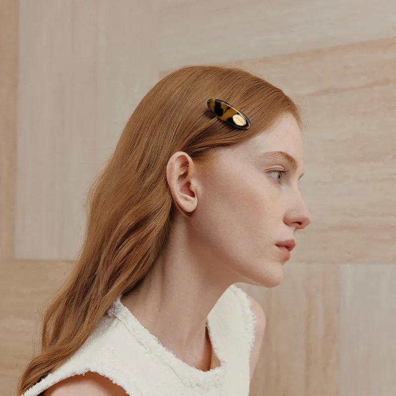 Eliana Classic Waltz Pelican Clip - EVITA PERONI OFFICIAL